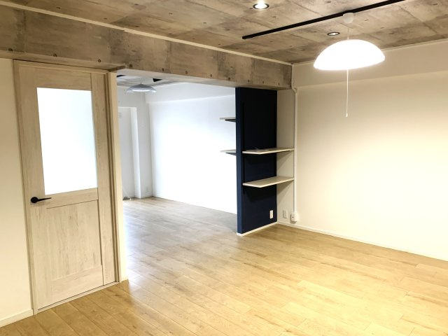 桂川ハイツ4号館502号室の居間・リビング