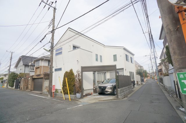 祖師谷５　戸建の外観|☆現況建物（居住中）☆
平成18年3月築
木造スレート葺2階建（制震住宅）