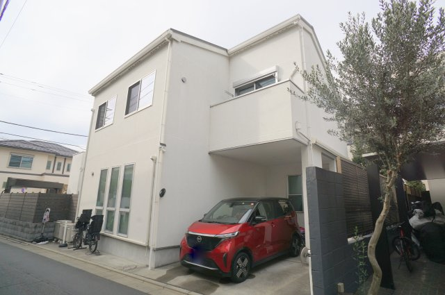 祖師谷５　戸建の外観|☆祖師ヶ谷大蔵の邸宅☆閑静な住宅地
☆現況居住中！ご内見はご相談ください