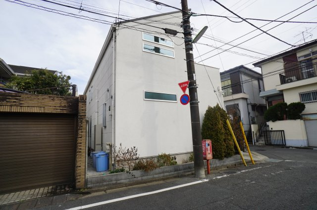 祖師谷５　戸建の外観|☆祖師ヶ谷大蔵の邸宅☆閑静な住宅地
☆現況居住中！ご内見はご相談ください