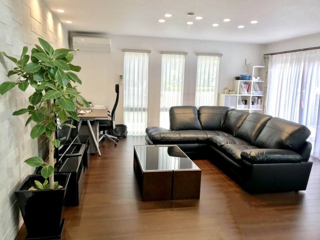 祖師谷５　戸建の居間・リビング|☆祖師ヶ谷大蔵の邸宅☆閑静な住宅地
☆現況居住中！ご内見はご相談ください