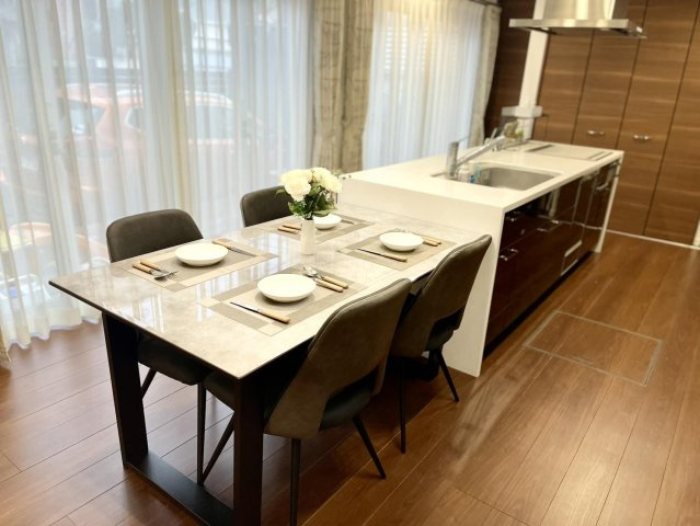 祖師谷５　戸建の居間・リビング|ガス温水式床暖房