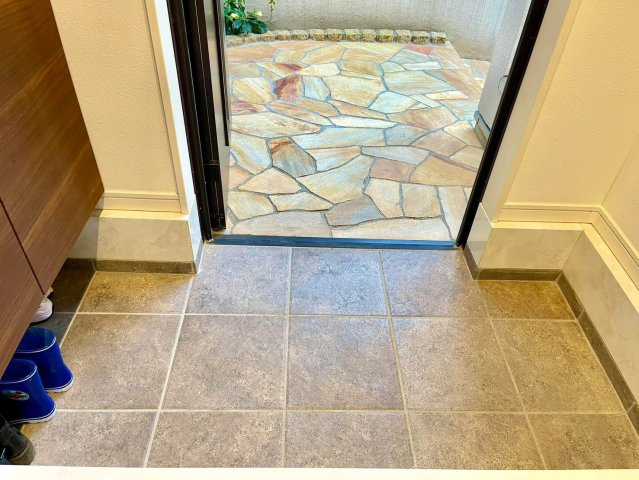 祖師谷５　戸建の玄関|TVモニター付きインターホン