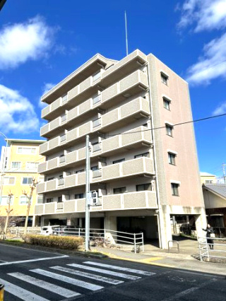 Foresta Eの外観|幹線道路が交差する交通の要所、枝松。