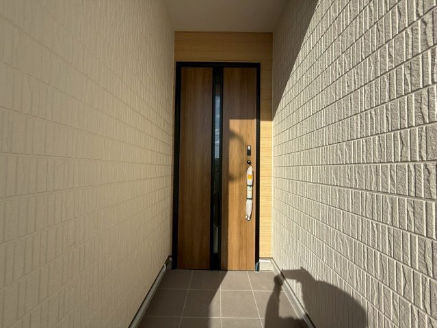 ★★南城市玉城百名3期-1号棟（全2棟）の玄関