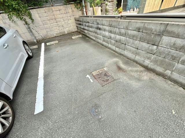 グランツ野里の駐車場