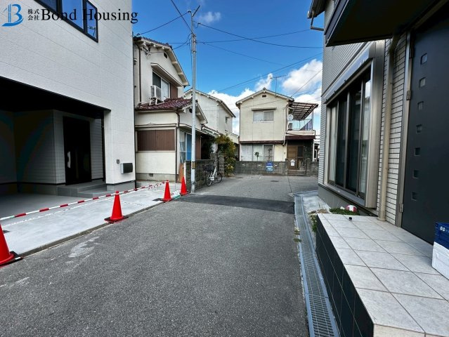 JR大久保駅まで徒歩12分　江井島　新築戸建の前面道路含む現地写真