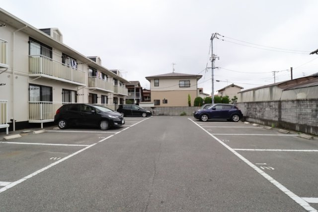 マンハイム前川の駐車場