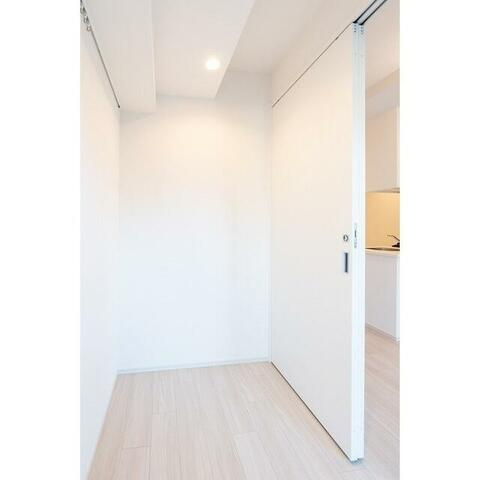 ドゥーエ横濱鶴見の寝室|木目調のおしゃれな寝室♪
※反転タイプ