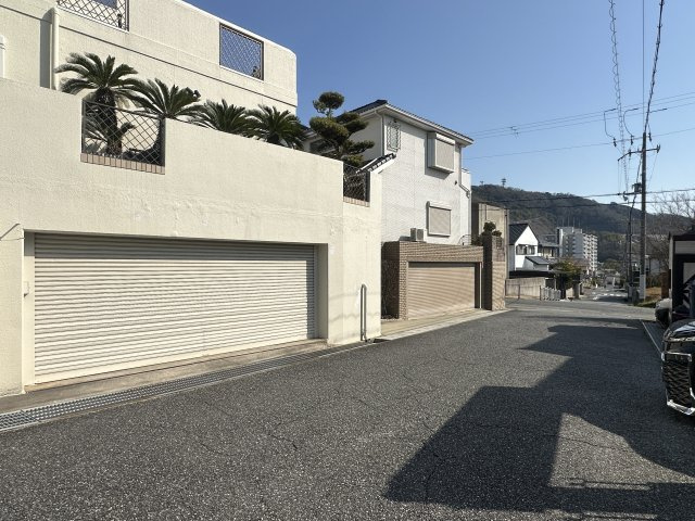 神戸市垂水区朝谷町戸建の前面道路含む現地写真