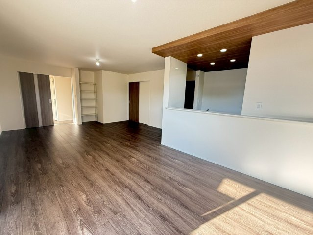 ★★南城市玉城百名3期-2号棟（全2棟）の居間・リビング