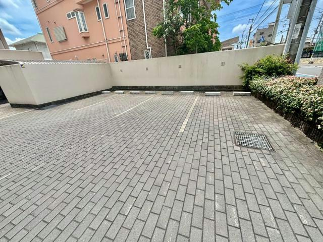 姫路北八代パークホームズの駐車場