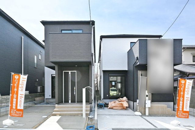 テラシエ松ケ丘2丁目新築一戸建て│4LDK+駐車駐輪の外観|現地外観正面写真です。
即日のご内覧が可能です。皆様からのご連絡を心よりお待ちしております。