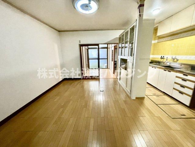 粉浜1丁目貸家の居間・リビング