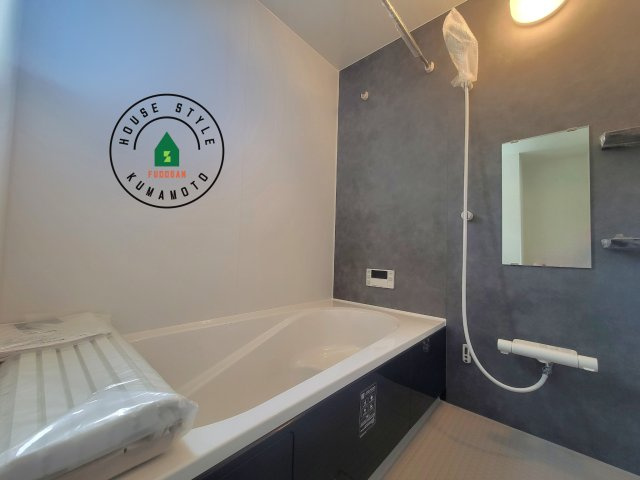 熊本市西区野中2丁目第1-2棟(1号棟)の内観：施工例|1日の疲れを癒してくれる広々バスルーム。雨の日のお洗濯にも大活躍な浴室乾燥機付です！