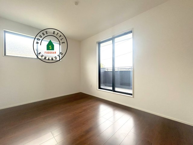 熊本市西区野中2丁目第1-2棟(1号棟)の内観：施工例|柔らかい陽光が差し込む明るいお部屋を演出する設計。彩光の取れる窓が気持ちの良いお部屋を創り上げます。