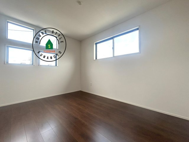 熊本市西区野中2丁目第1-2棟(1号棟)の内観：施工例|穏やかな光が差し込む室内には、穏やかな時間が流れます。