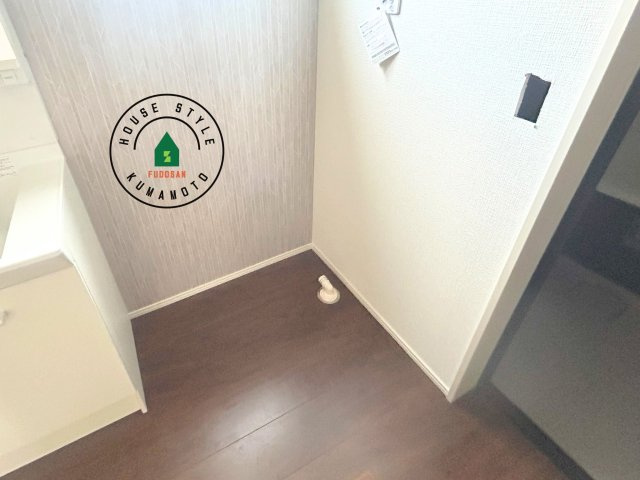 熊本市西区野中2丁目第1-2棟(1号棟)の内観：施工例|ランドリースペースとなります。広々して有効的にご使用できます。 