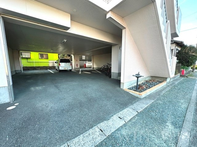 ジナ東海 Ⅱの駐車場