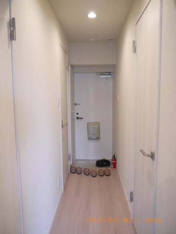 【玄関】 | マンションアクロス西巣鴨 | 帰り着くたびに洗練されたテイストの空間に迎えられ誇りと喜びを感じる玄関まわりです。