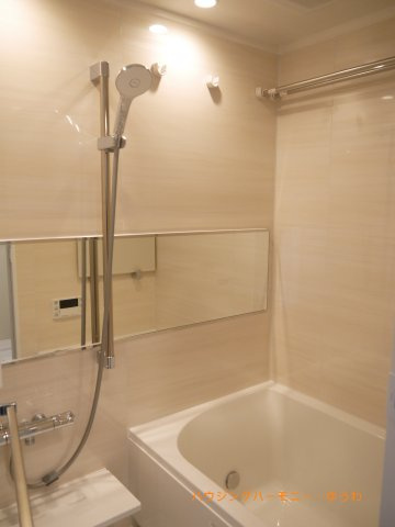 【浴室】 | マンションアクロス西巣鴨 | 一日の疲れを癒すバスルームは、心地よいリラックスを叶える清潔感溢れる美しい空間です。