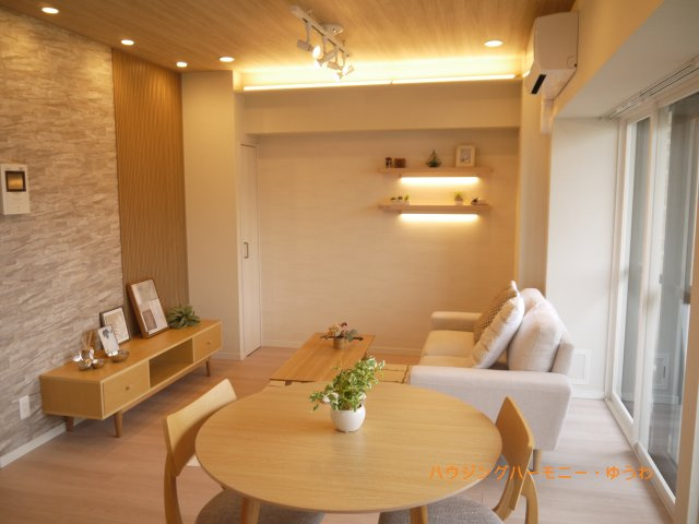 【居間・リビング】 | マンションアクロス西巣鴨 | リビングも広く設け、訪れる人々を暖かく迎えてくれます。