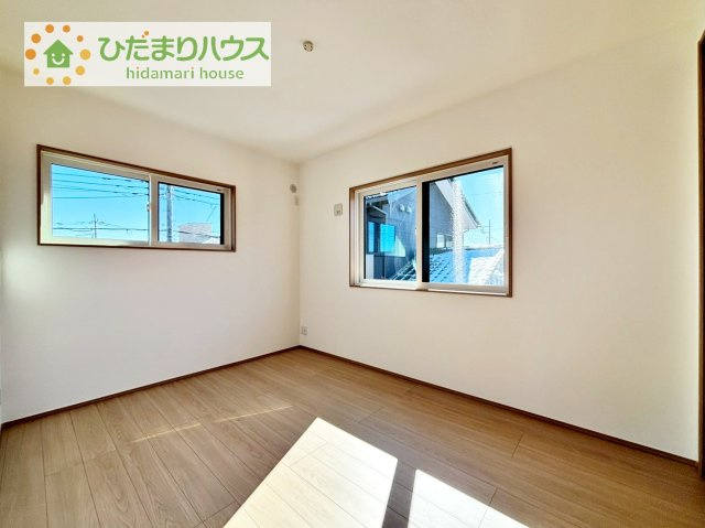 【洋室】 | タマタウン阿見町うずら野Ⅱ　新築戸建　2号棟 | お掃除しやすく、清潔感を保てるのでダニも発生しにくいフローリング♪