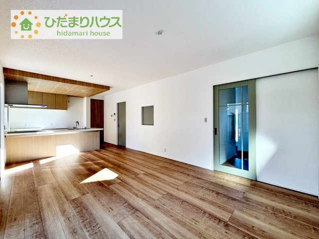 【居間・リビング】 | タマタウン阿見町うずら野Ⅱ　新築戸建　2号棟 | 早くお仕事終わらせて、家に帰りたくなるようなリビングです(^^♪