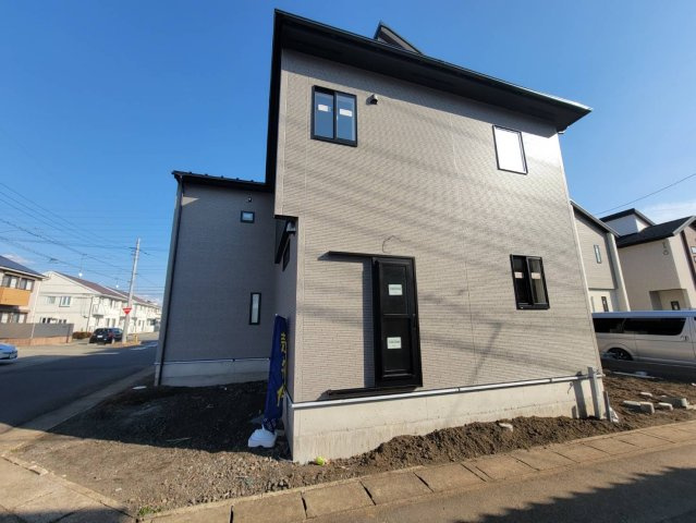 【ブルーミングガーデン】下野市駅東２丁目 全4邸の外観|〇1号棟〇【4（5）LDK+カースペース3台】
角地の魅力を最大限に活かした好立地。
陽当り、通風良好です♪
※2026年2月撮影