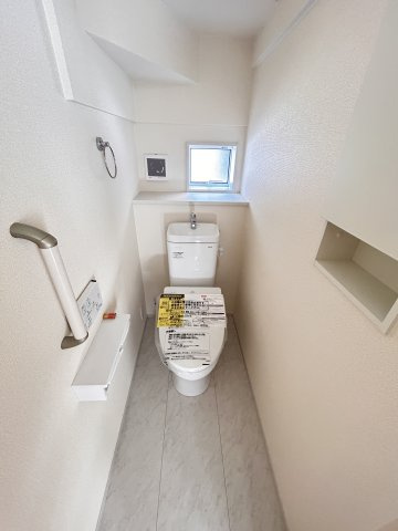 【ブルーミングガーデン】下野市駅東２丁目 全4邸のトイレ|〇3号棟　トイレ〇
清潔感も使いやすさもばっちり！温水洗浄機能で、トイレ時間がちょっと心地よくなります。
※2026年4月撮影