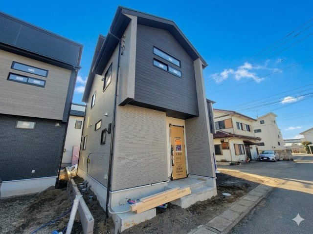 【ブルーミングガーデン】下野市駅東２丁目 全4邸の外観|〇只今建築中〇
私立しば保育園まで徒歩８分、国分寺東小学徒歩約7分、国分寺中学校徒歩約16分♪
子育てファミリーにうれしい住環境♪
小さなお子様でも無理なく通学できる距離です。
※2026年2月撮影