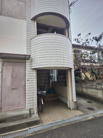 プチメゾン萱島のエントランス|清潔なエントランスです