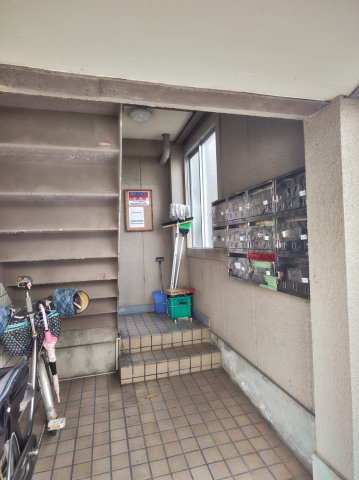 プチメゾン萱島のロビー|毎日通るロビーはこのようになっています