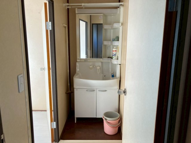 境野6丁目事務所兼倉庫の独立洗面台