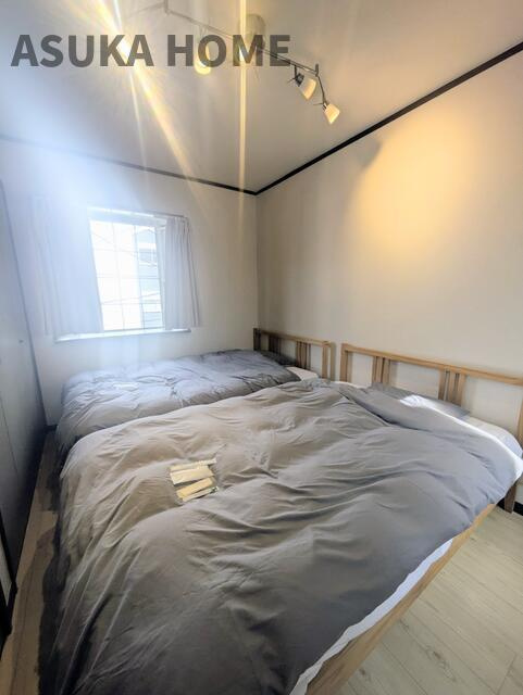 中区打越戸建ての洋室|2面採光の明るいお部屋になります♪