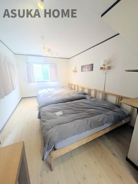 中区打越戸建ての洋室|このお家で一番広い10.5帖の主寝室は居心地◎