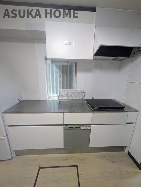 中区打越戸建てのキッチン|IHクッキングヒーター完備♪コンロは三つ口以上なので、大変便利です♪