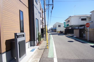 【前面道路含む現地写真】