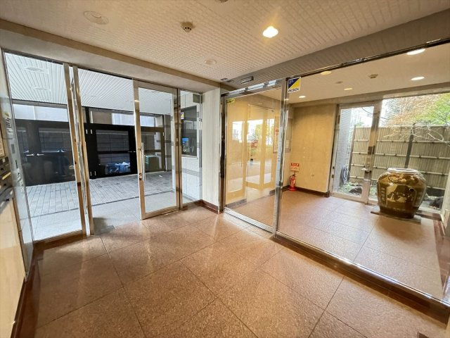 N・S FIVE東久留米のエントランス