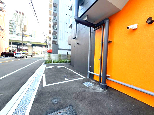 セレニテフラン難波　の駐車場