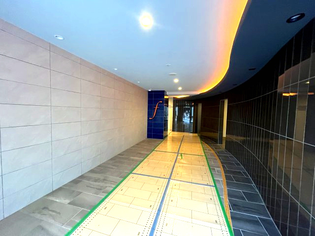 セレニテフラン難波　のロビー