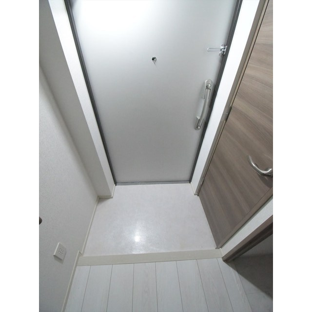 プライムガーデン若木の玄関