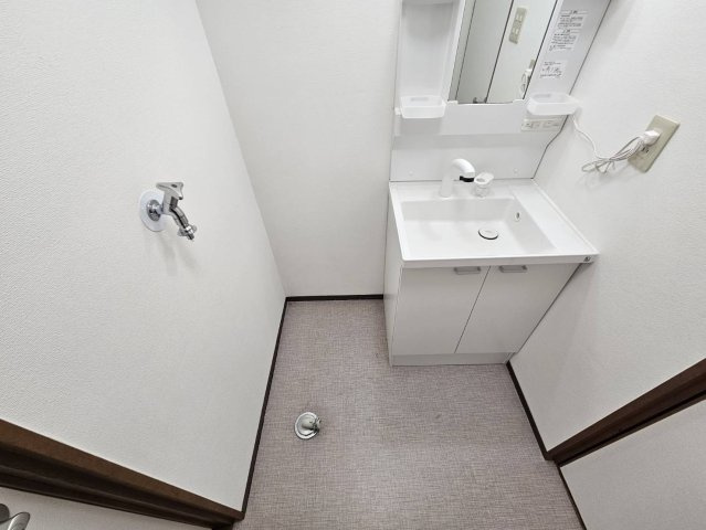 西朝霧貸家の洗面所