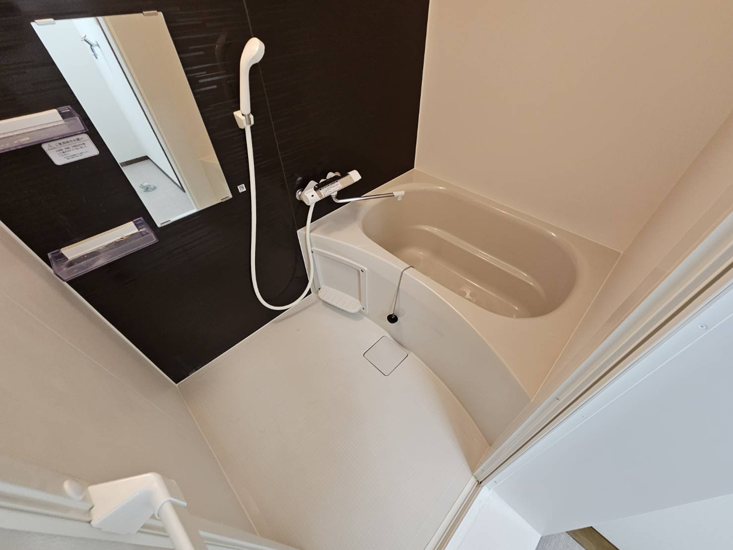 西朝霧貸家の浴室