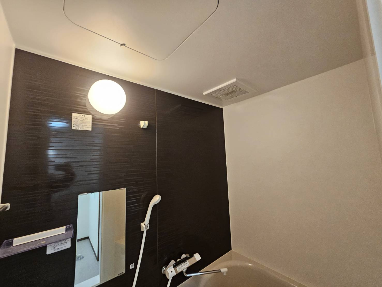 西朝霧貸家の内装