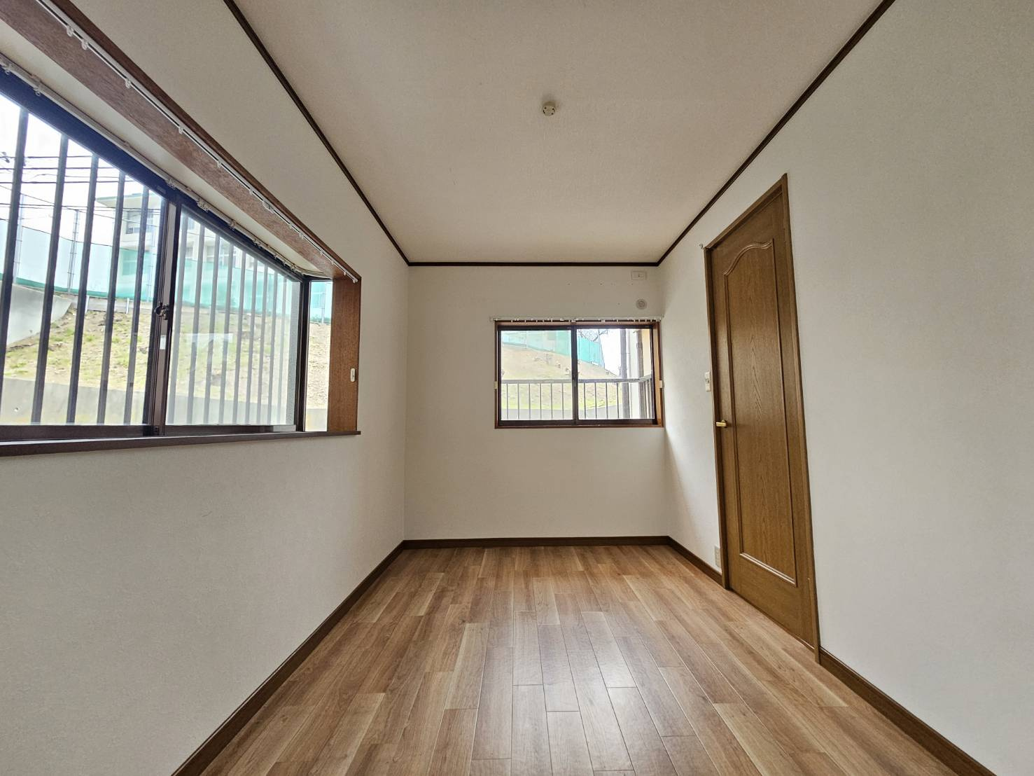 西朝霧貸家の居間・リビング