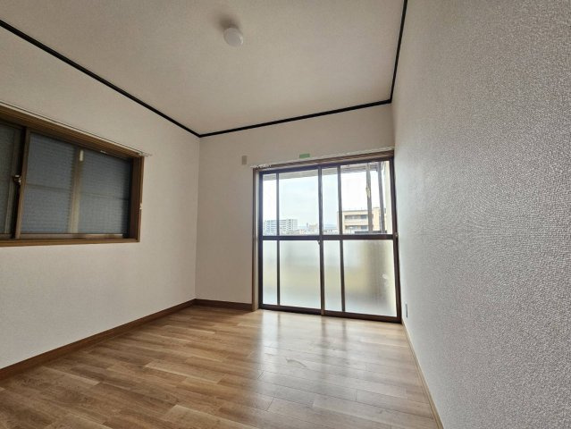 西朝霧貸家の居間・リビング