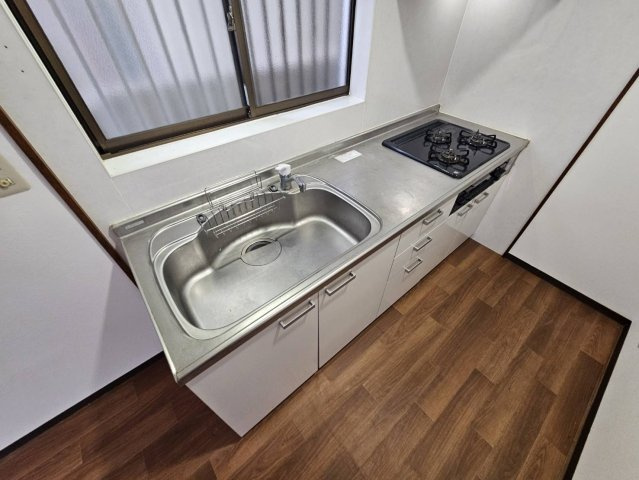 西朝霧貸家のキッチン