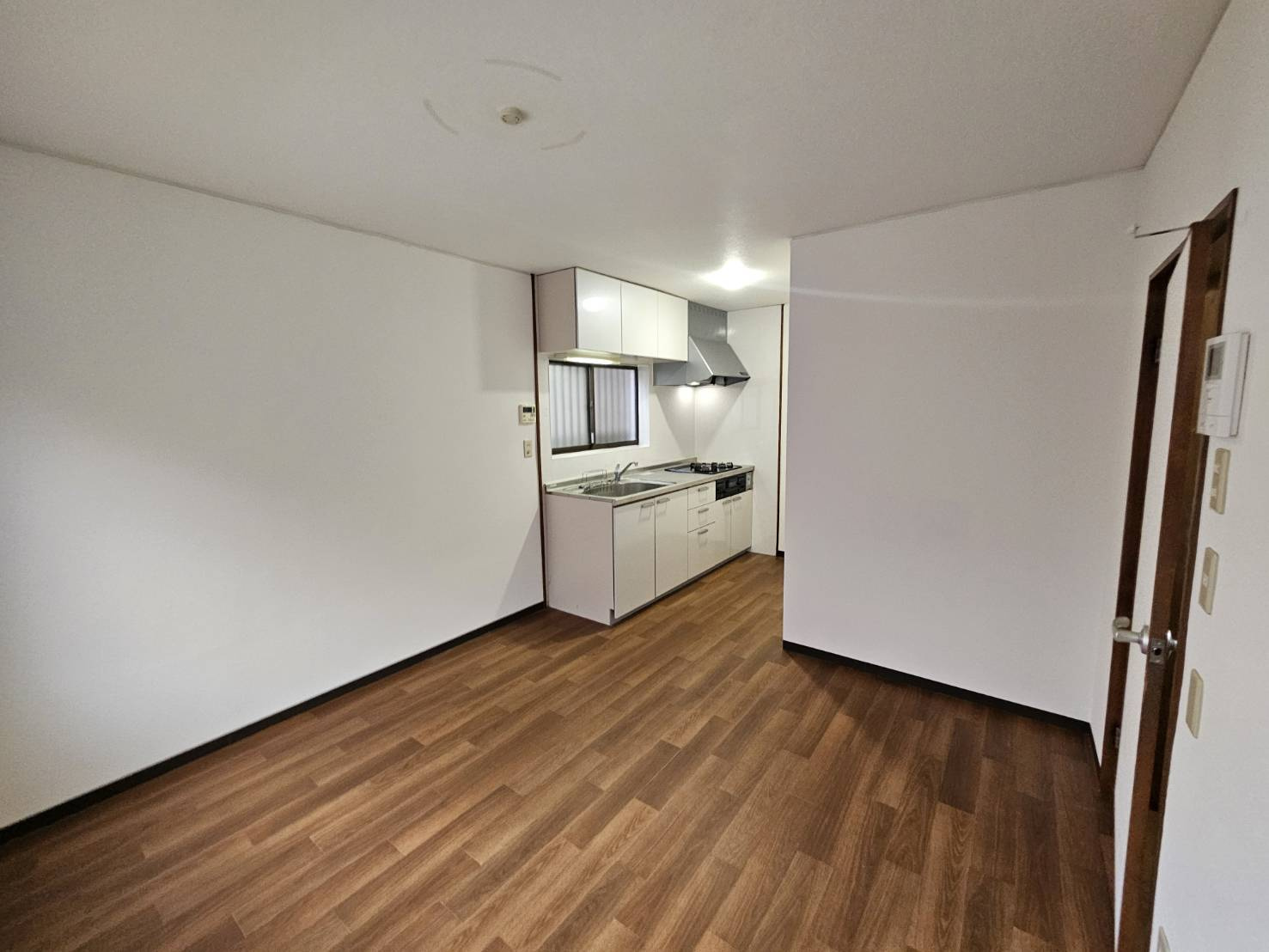 西朝霧貸家の居間・リビング