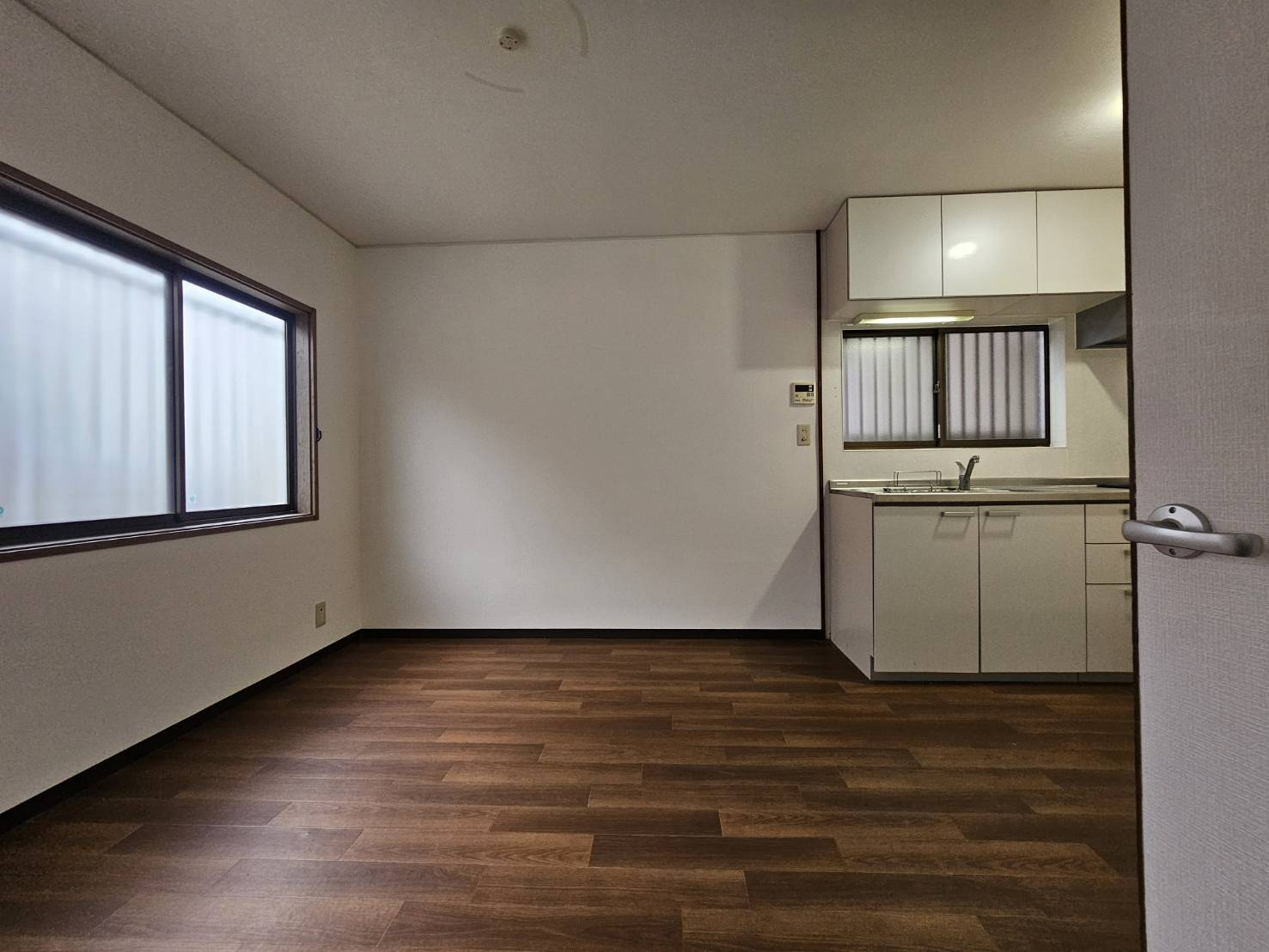 西朝霧貸家の居間・リビング